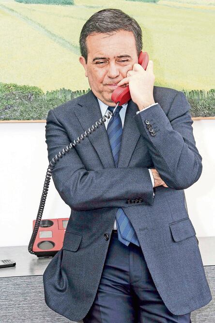 Ildefonso Guajardo, secretario de Economía, en sus oficinas (GERMÁN GARCÍA.EL UNIVERSAL)