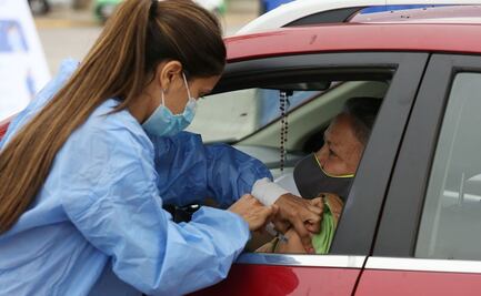Chile apuesta por vacunación contra Covid-19 abordo de los autos; es más seguro, dicen