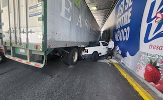 ¿Qué pasó al mediodía en Constituyentes?; tráiler provoca choque múltiple