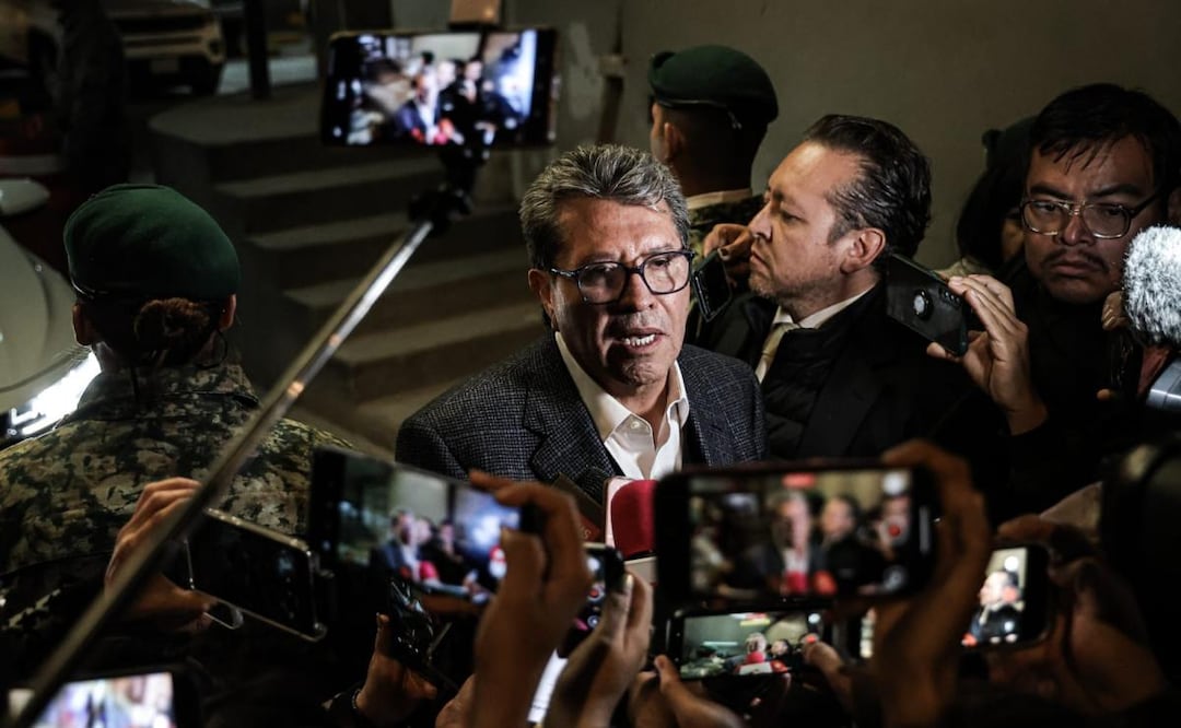 Ricardo Monreal, coordinador de Morena en la Cámara de Diputados saliendo de Palacio Nacional tras revisión de la propuesta de reforma electoral (14/01/2026). Foto: Gabriel Pano / EL UNIVERSAL