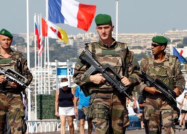 Seguridad se relajó en Niza el día del atentado: ministro del Interior