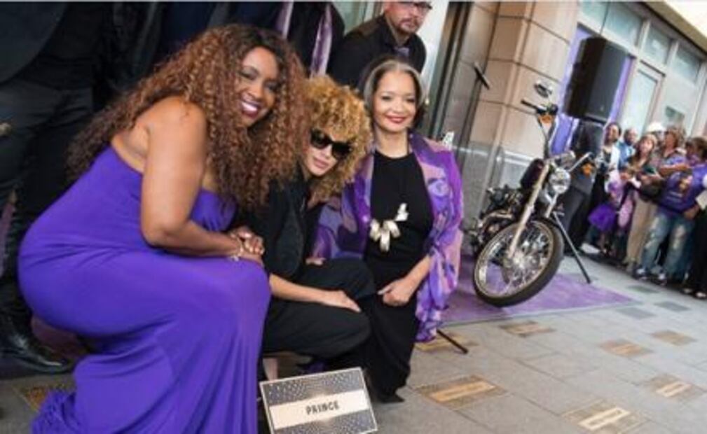 Prince ya integra Paseo de la Fama del teatro Apollo