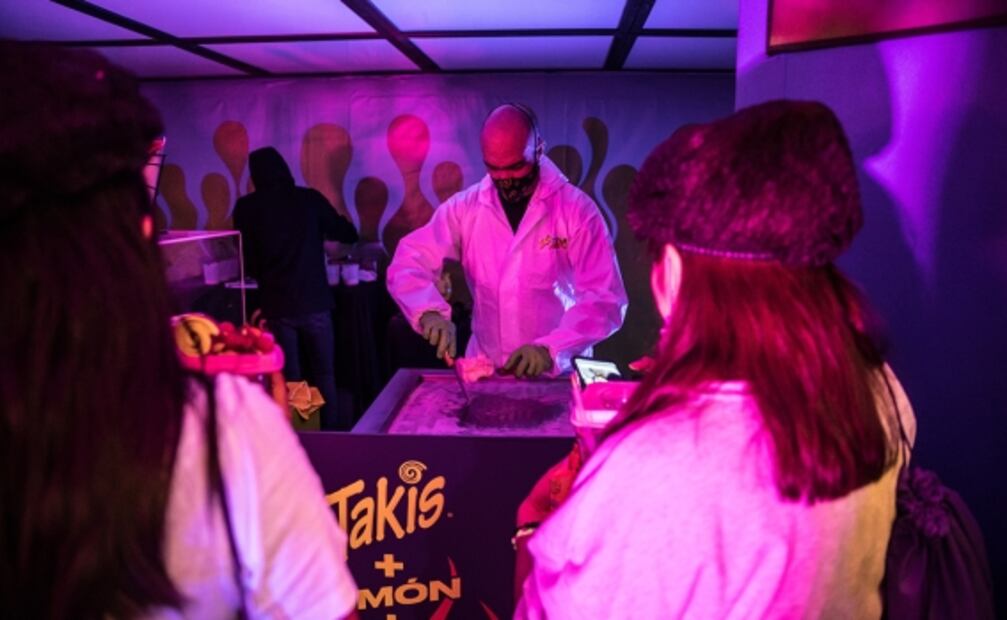 Con intensidad, fuego y adrenalina, Takis presentó “De Todo Mucho”