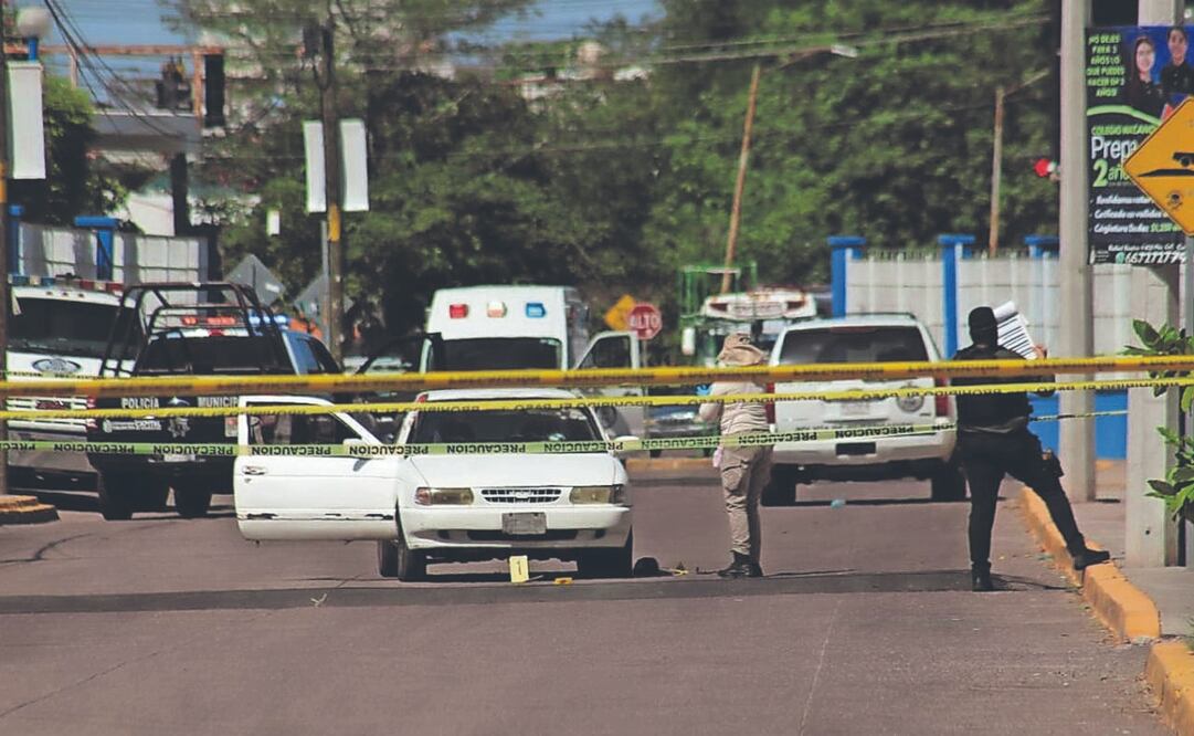El policía municipal Armando Roberto “N”, de 40 años, fue asesinado a balazos frente a una escuela preparatoria. Foto Especial