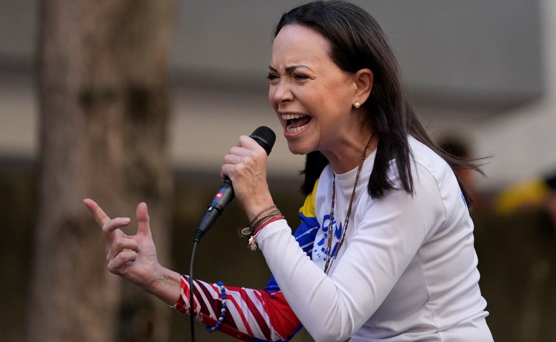 La líder de la oposición, María Corina Machado durante una protesta contra el presidente venezolano, Nicolás Maduro, el día antes de su toma de posesión para un tercer mandato en Caracas, Venezuela, el jueves 9 de enero de 2025. Foto: AP