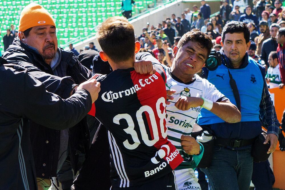 Imago7. Jugadores de Santos y Atlas en conato de bronca durante la Final Sub-20 de la Liga MX