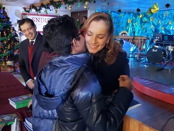 "Abrazos, no balazos", dice Beatriz Gutiérrez Müller a niños de casa cuna