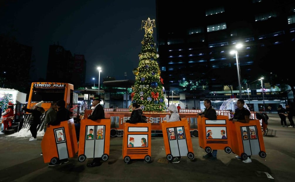 Comienza verbena en Glorieta de Insurgentes (07/12/2025). Foto: Diego Simón / EL UNIVERSAL