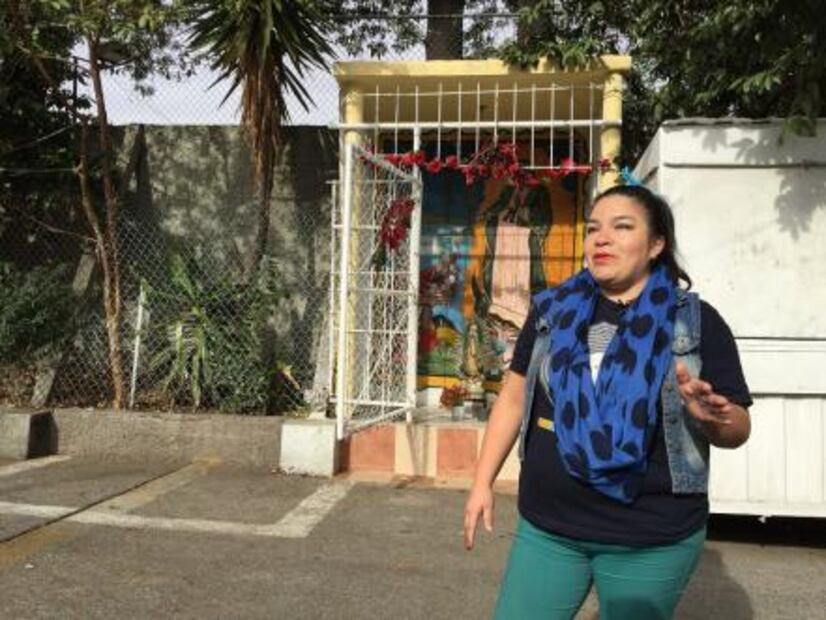 Mujeres que hacen bailar la calle