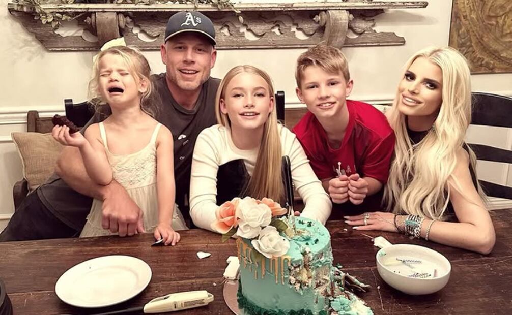 Jessica Simpson y Eric Johnson con sus tres hijos.