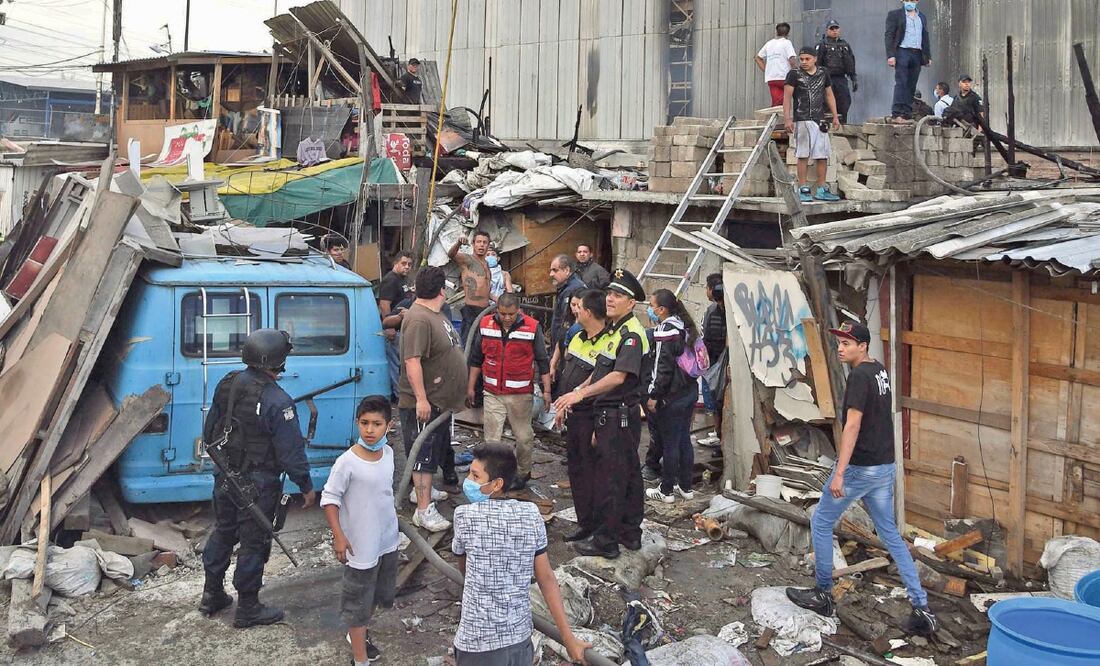 La fila de casas de madera se extiende a los largo de varios kilómetros de las vías del Ferrocarril Acámbaro. (JUAN ARMANDO MARTÍNEZ. EL UNIVERSAL)