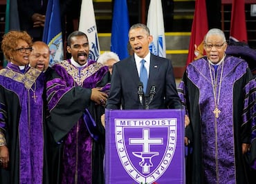 Obama canta "Amazing Grace" en funeral de Charleston