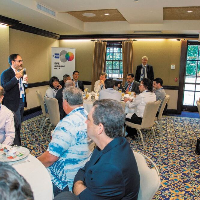 El presidente de la agencia de noticias EFE, Fernando Garea, durante su participación en un panel de la SIP en Coral Gables, Florida. CRISTOBAL HERRERA. EFE