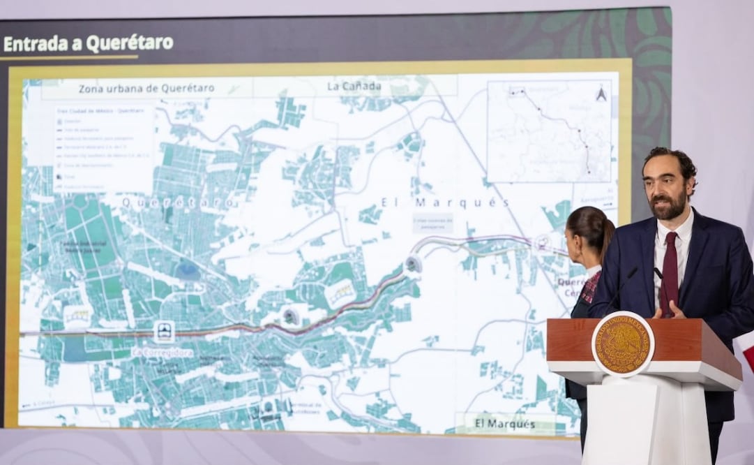 El titular de la Agencia Reguladora del Transporte Ferroviario, Andrés Lajous Loaeza, en la “Mañanera del Pueblo” el jueves 25 de junio de 2026 en Palacio Nacional. Foto: Hugo Salvador/ EL UNIVERSAL