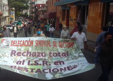 En Guerrero, protesta personal universitario contra aplicación del ISR en su salario