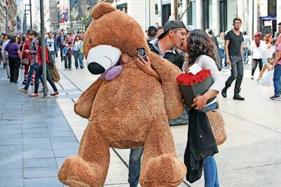 Millennials, los que más regalan en San Valentín