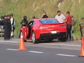 Matan a mando de la FGR sobre su Camaro en carretera de Ocozocoautla, Chiapas