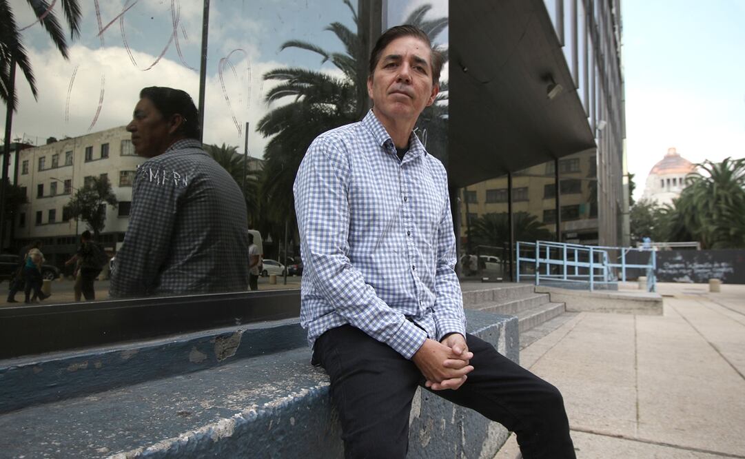 El poeta Armando Alanís Pulido dirige desde hace 23 años el proyecto Acción Poética, el cual ha llegado a más de 40 países. Foto: Carlos Mejía / EL UNIVERSAL