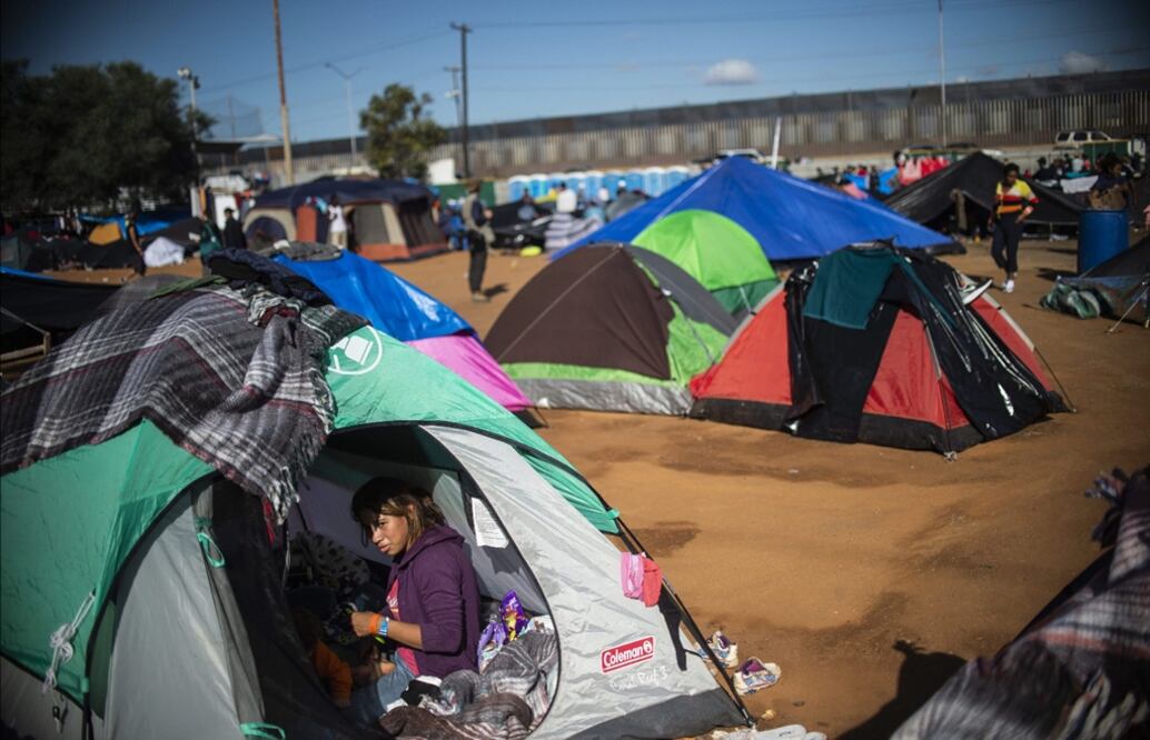 El alcalde de Tijuana, Juan Manuel Gastelum, ha declarado una crisis humanitaria en la ciudad fronteriza con Estados Unidos; dijo que solicitó apoyo a Naciones Unidas. Foto: AFP