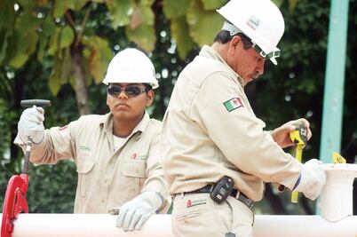Negocian que jubilación en Pemex sea a 65 años