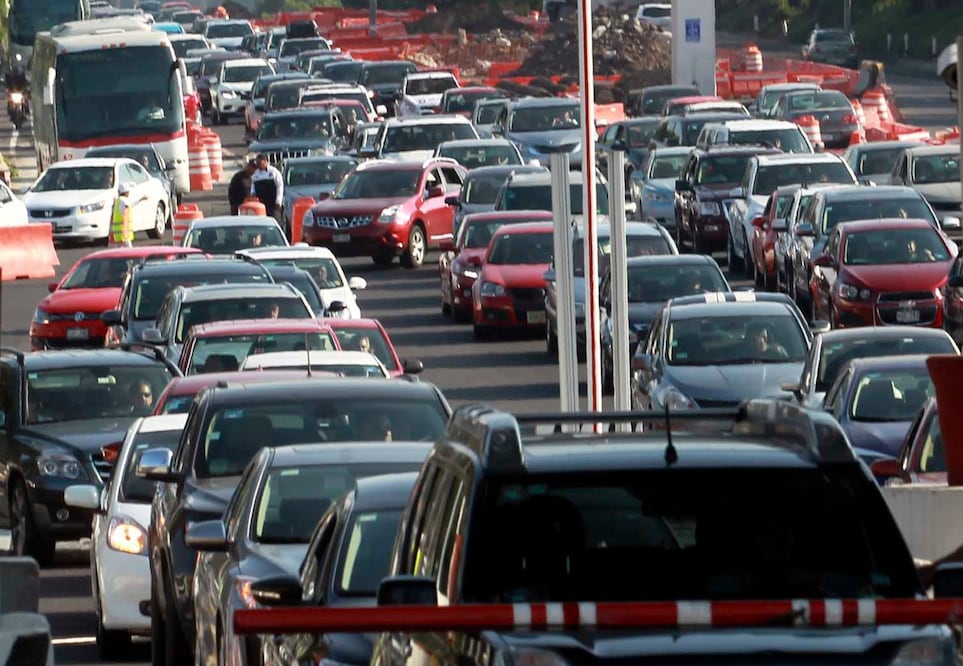 El tiempo promedio que ocupan las personas del Estado de México para llegar a la capital es de entre una y dos horas diariamente (ARCHIVO EL UNIVERSAL)