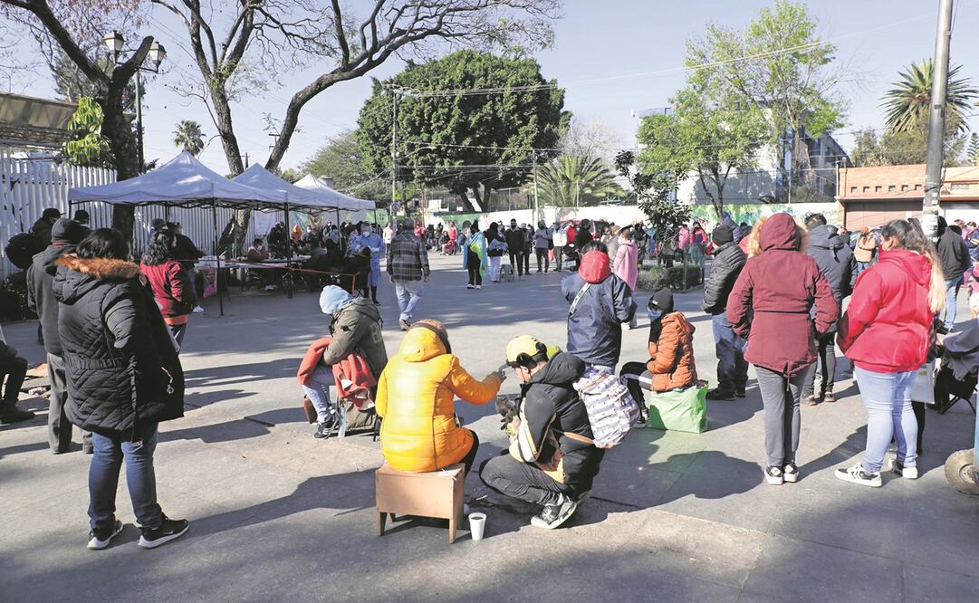Una señora llegó a las 2:00 horas y alcanzó la primera ficha; nada más hubo 140 pruebas. Foto: Juan Boites