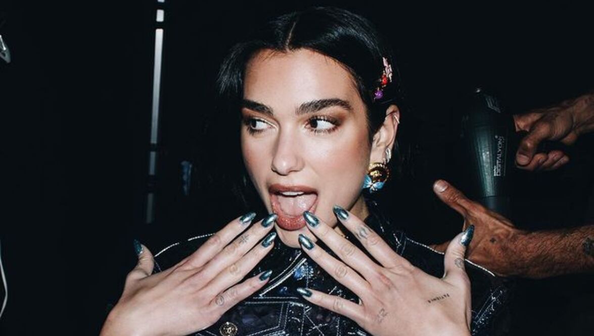La guia para sumar las tendencias de Barbie a tus looks según Dua Lipa. Fuente: Instagram @dualipa
