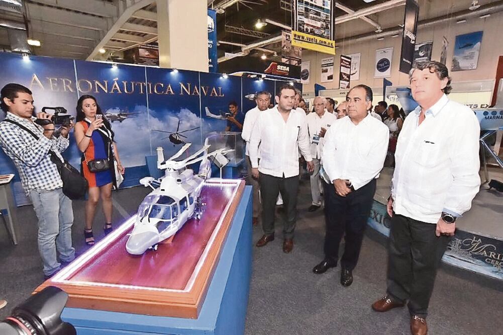 El gobernador Hecto Astudillo Flores recorrió la Exposición y Convención Internacional de Aviación Aeroexpo Acapulco 2017
