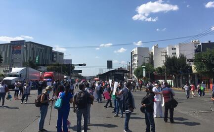 Personal de salud de La Raza realiza bloqueo por casi dos horas