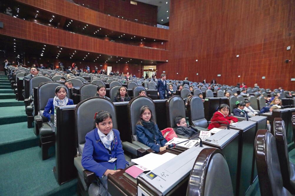 En la clausura del 10 Parlamento Infantil, que sesionó ayer en el pleno del Palacio Legislativo de San Lázaro, participaron niños de todo el país (ALEJANDRO ACOSTA. EL UNIVERSAL)