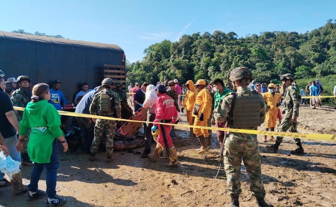 Más de 20 personas murieron por dos derrumbes de tierra ocurridos el viernes en el departamento del Chocó, Colombia. Foto: EFE