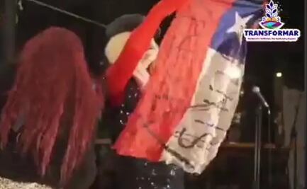Performance en evento público indigna en Chile: usan bandera en acto que alude a un aborto