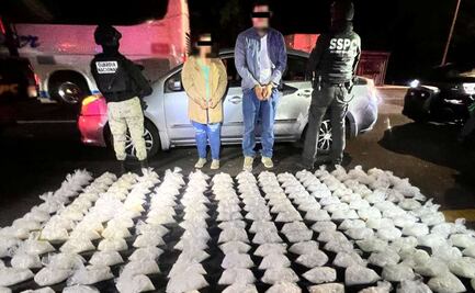 Caen dos personas con 100 kilos de metanfetamina en Mazatlán, Sinaloa; venían en 215 bolsas escondidas en un auto