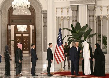 Donald Trump se queja del "viejo" avión presidencial; envidia "impresionantes" aviones árabes