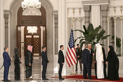 Donald Trump se queja del "viejo" avión presidencial; envidia "impresionantes" aviones árabes