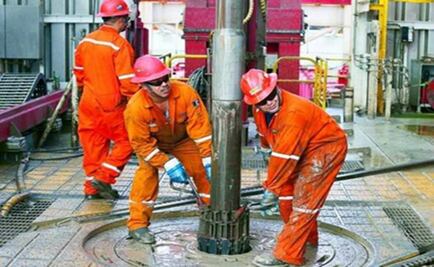 Mexico eyes test imports of light U.S. crude