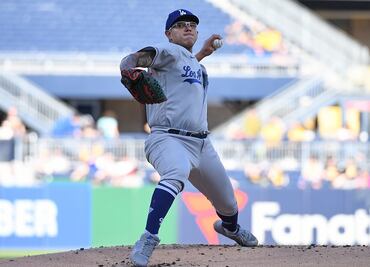 Julio Urías lanza buen juego pero pierde en Pittsburgh