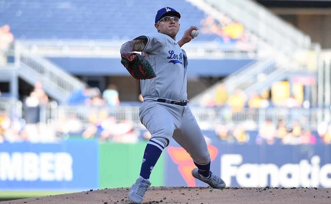 El mexicano Julio Urías lanzando para los Dodgers - FOTO: AFP