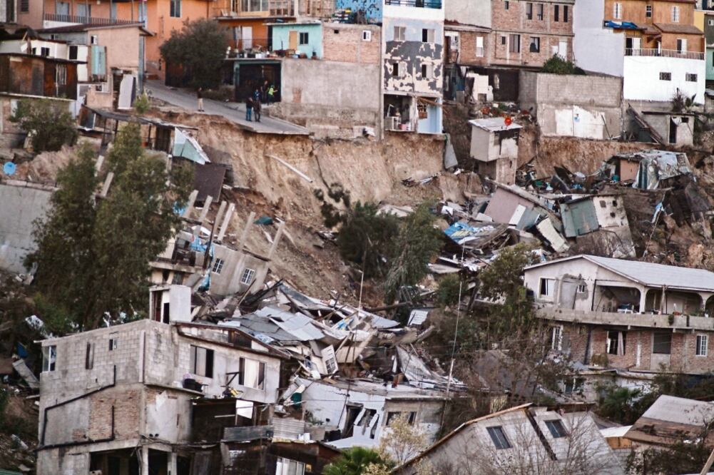 Incumplimiento. Grupo Melo debió mantener en vigilancia la obra para no desequilibrar taludes y tierras aledañas. (JOEBETH TERRÍQUEZ. EL UNIVERSAL)