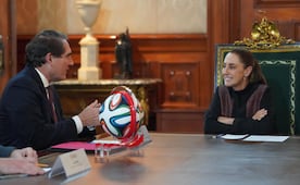 Guadalajara será primer lugar de visita del trofeo de la Copa Mundial 2026: Sheinbaum; se reúne con CEO de Coca-Cola
