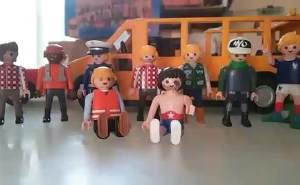 Veracruzano recrea con juguetes golpiza a "ratero" de combi en Texcoco