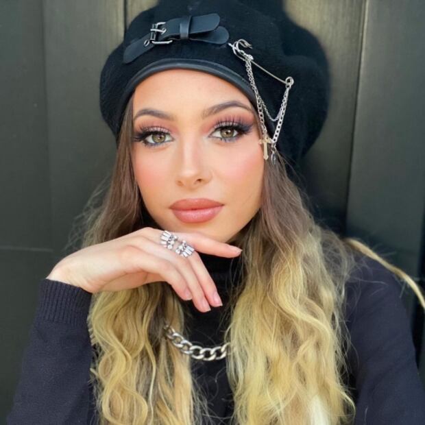 La hija de Marco Antonio Solís muestra su belleza y amor por la moda en Instagram