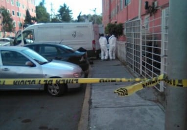 Hallan a hombre sin vida dentro de auto abandonado en la Gustavo A Madero; víctima tenía reporte de desaparición