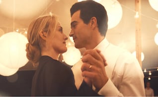 ¿Qué ver?: John F. Kennedy Jr y Carolyn Bessette, un amor a prueba de la presión familiar y el escrutinio público 