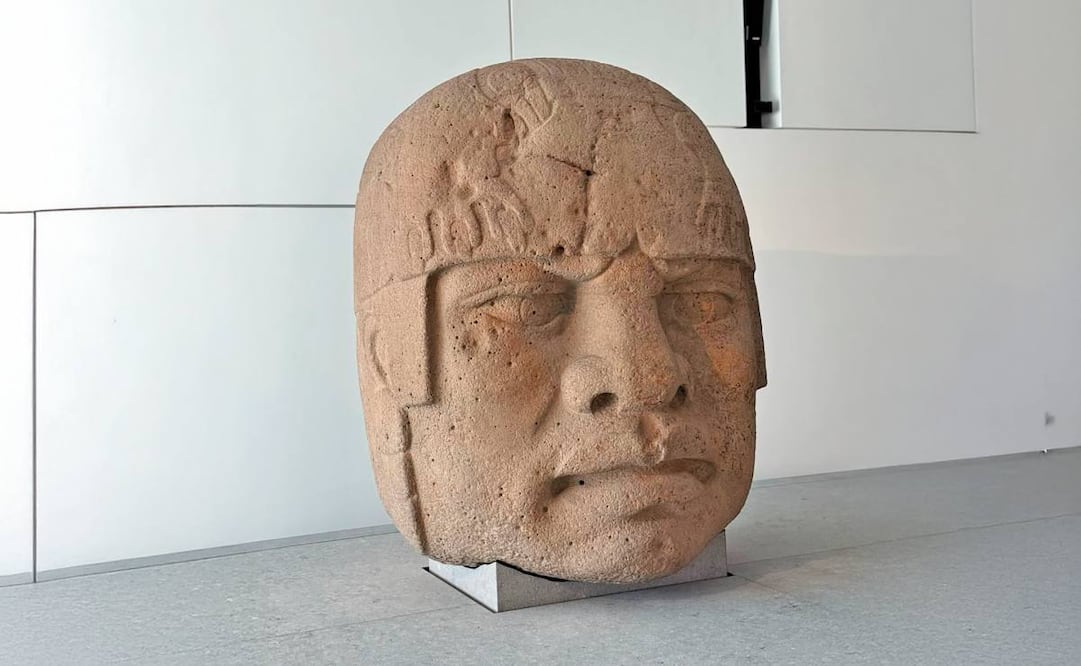 Cabeza olmeca en el Museo del Louvre Abu Dhabi. Foto: https://www.instagram.com/bernienoval