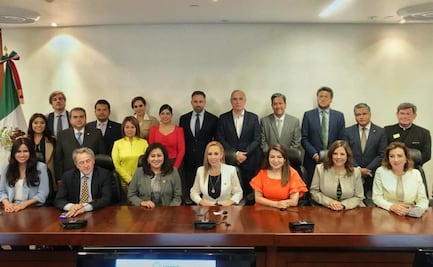 Senadores del PAN reciben a líder de VOX y firman “carta contra el comunismo”