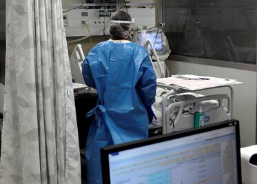 Inmunocomprometidos, la condición médica que hace que ómicron no sea nada "leve"