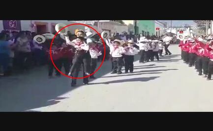 Maestra logra que alumno con discapacidad baile en desfile de la Revolución