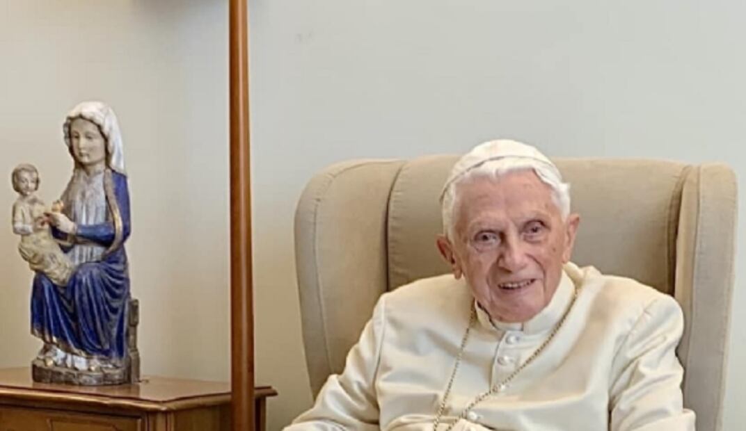 Delgado y demacrado: las últimas fotos de Benedicto XVI