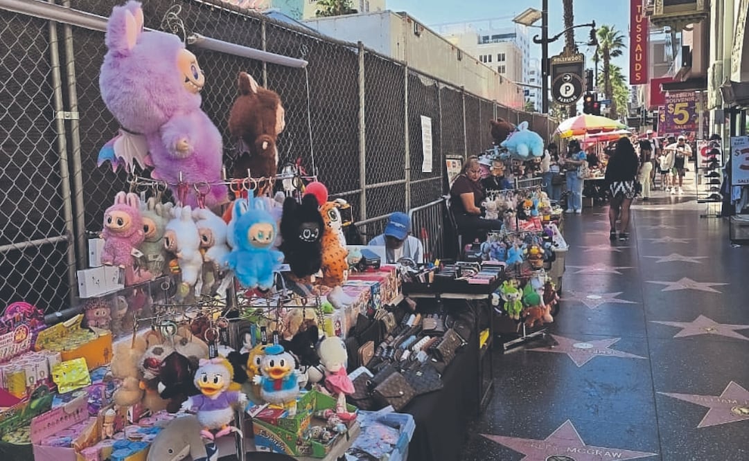 Entre puestos de souvenirs y estrellas del Paseo de la Fama, Hollywood Boulevard, la avenida donde se instala la alfombra roja, luce inusualmente vacío en la antesala de la gala del Oscar. Foto: Jesús Díaz/ EL UNIVERSAL